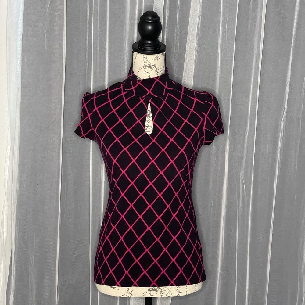 Express Women’s keyhole mockneck short sleeve